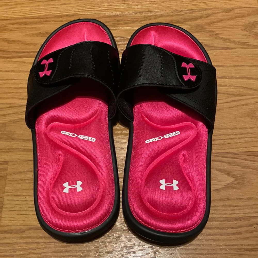 Kids Under Armour slides *New*